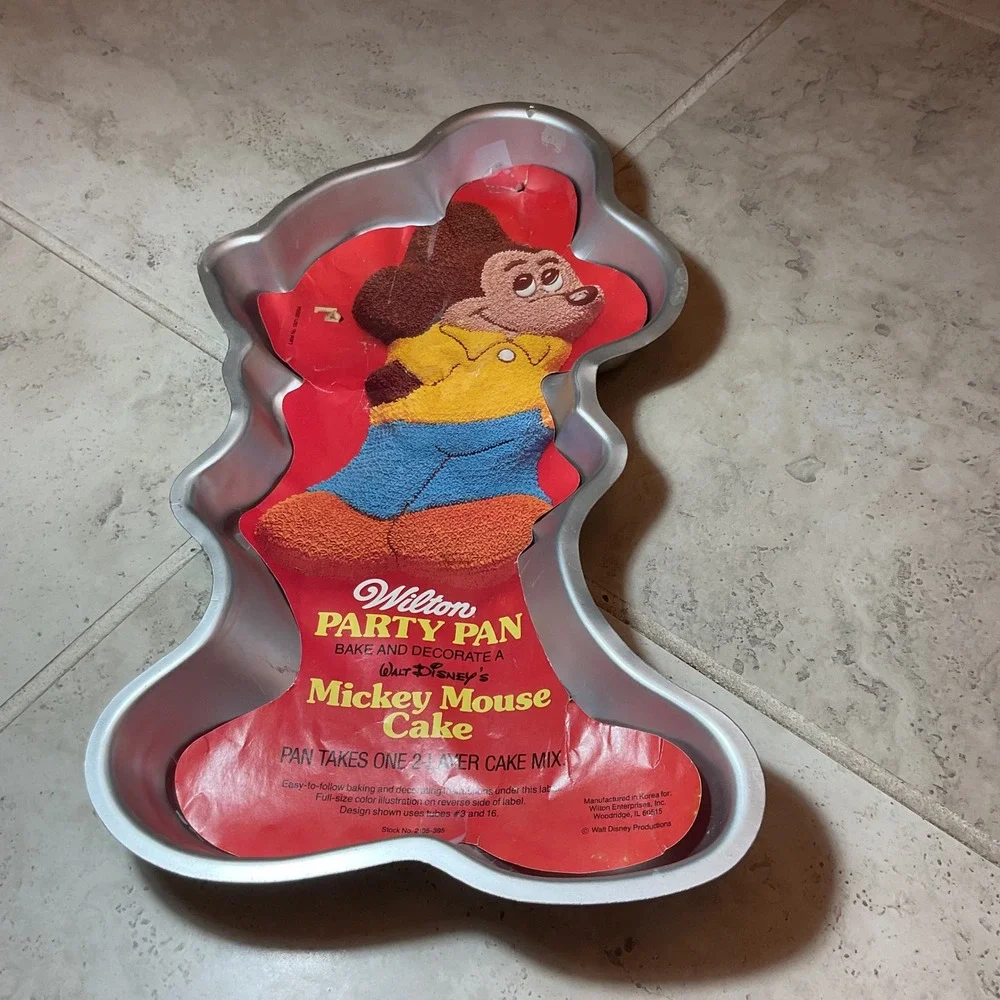 Wilton Mickey Mouse Cake Pan Vintage Disney Aluminum Party Pan 2105-395 Walking